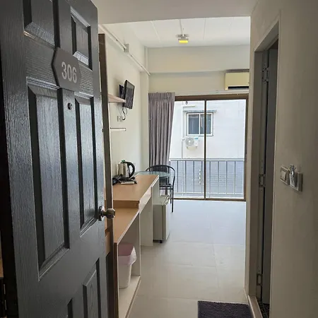 Hotel Pl Patamnak Soi 3 3*