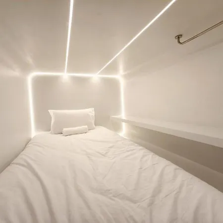 The Rich Cafe & Capsule hotel Pattaya