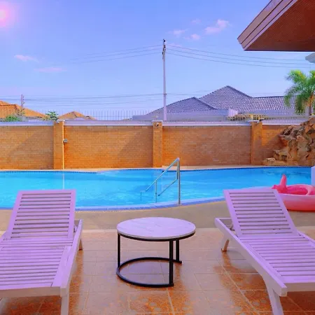 5br Pool Sleeps 10