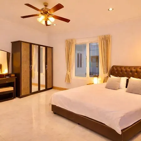 5br Pool Sleeps 10 Villa *