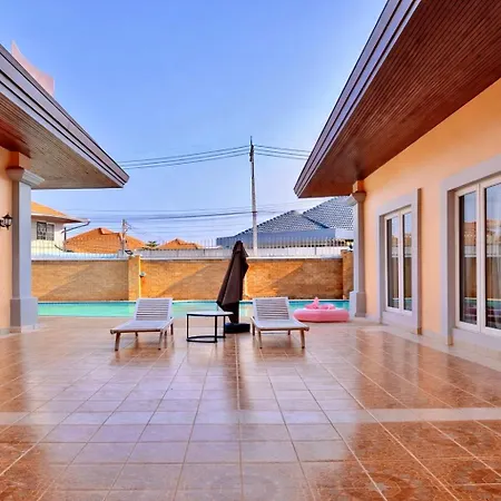 5br Pool Sleeps 10 Villa