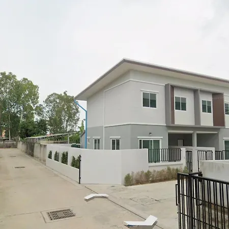 Baan Thanaluk 1 Holiday home