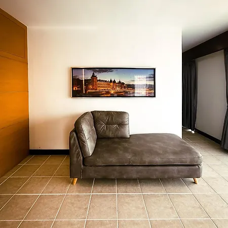 โรงแรม The 4*