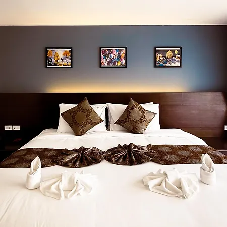 โรงแรม The 4*