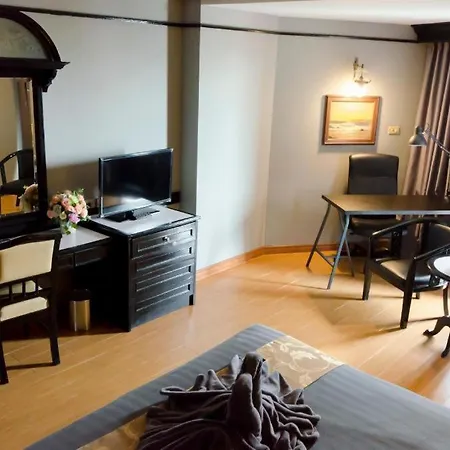 Hotel First Pacific & Convention 4*