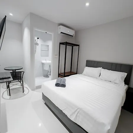 Aparthotel On The Six Pratamnak