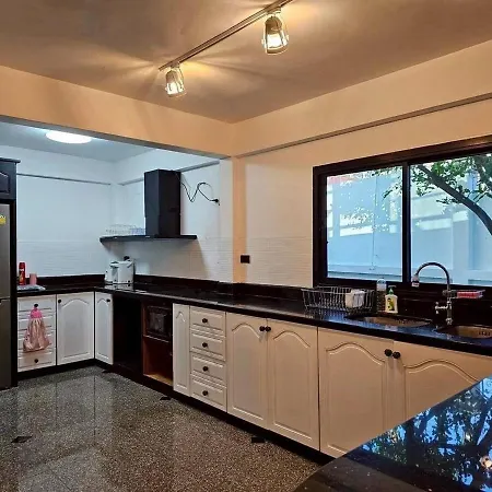 Fabulous 4 Bedroom 2km From Walking Street *