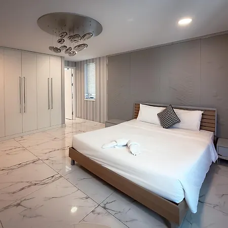 Luxury 6 Bedroom Private Pool In Palm Springs *