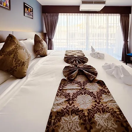 โรงแรม The 4*