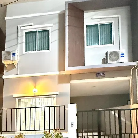 Baan Thanaluk 1