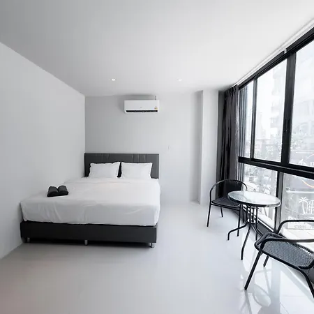 Aparthotel On The Six Pratamnak Pattaya