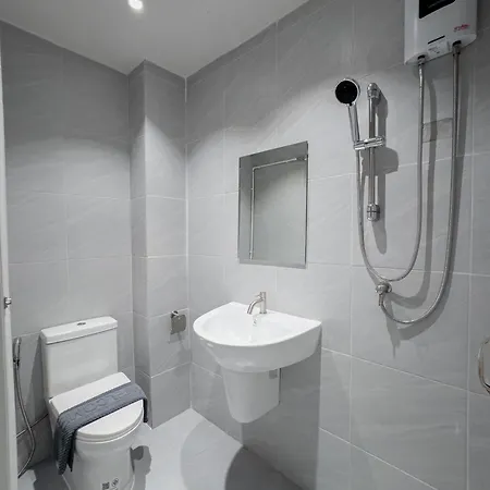 Aparthotel On The Six Pratamnak 3*