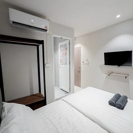 Aparthotel On The Six Pratamnak 3*