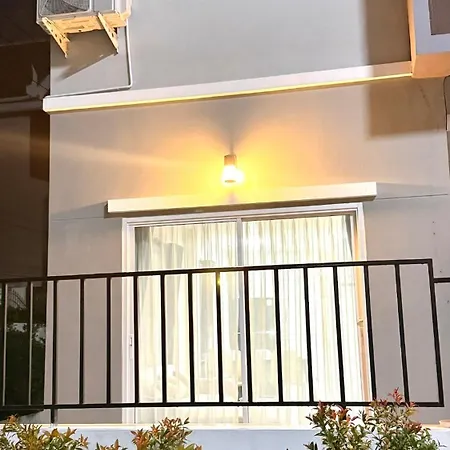 Baan Thanaluk 1 Holiday home