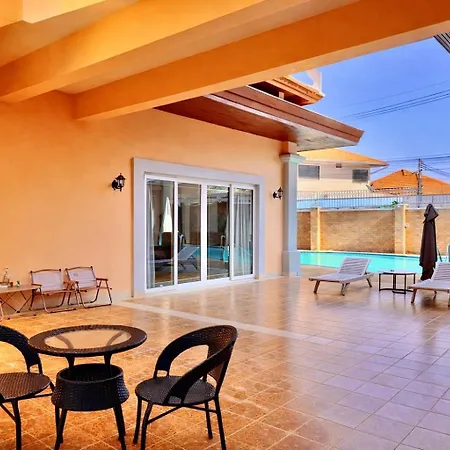 5br Pool Sleeps 10 Villa