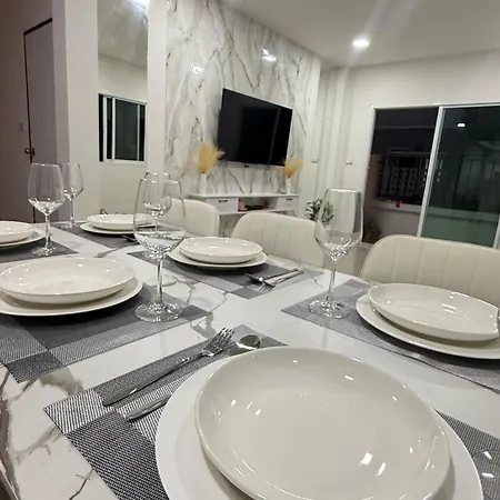 Baan Thanaluk 1 Holiday home *