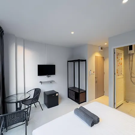 Aparthotel On The Six Pratamnak