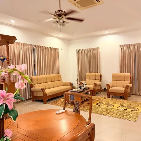 5br Pool Sleeps 10 * Pattaya