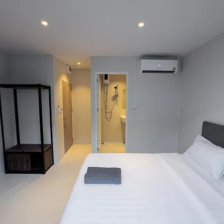 On The Six Pratamnak Aparthotel Pattaya