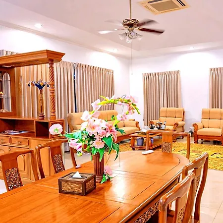 5br Pool Sleeps 10 Villa Pattaya