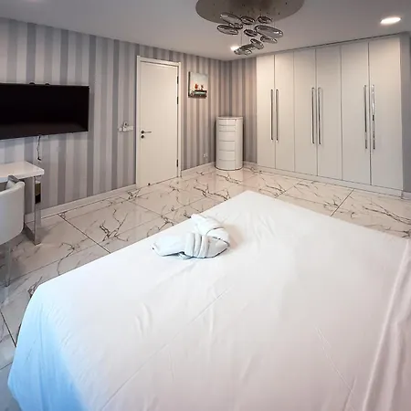 Luxury 6 Bedroom Private Pool In Palm Springs