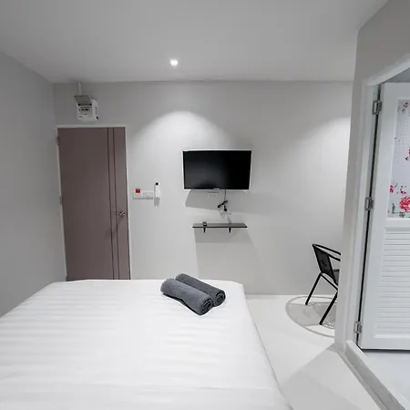 On The Six Pratamnak Aparthotel Pattaya