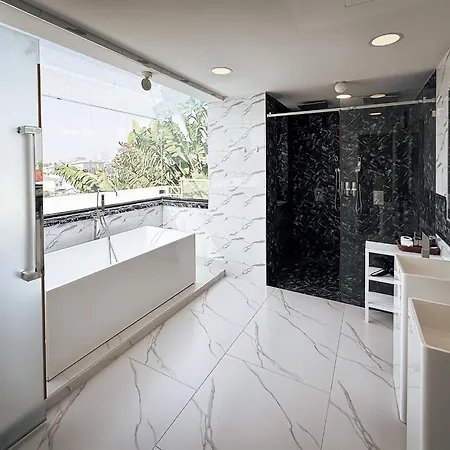 Luxury 6 Bedroom Private Pool In Palm Springs *
