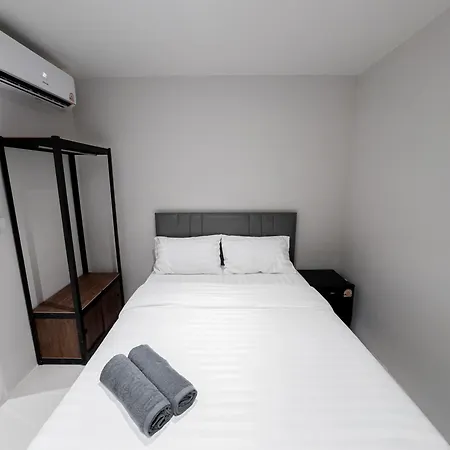 On The Six Pratamnak Aparthotel 3*