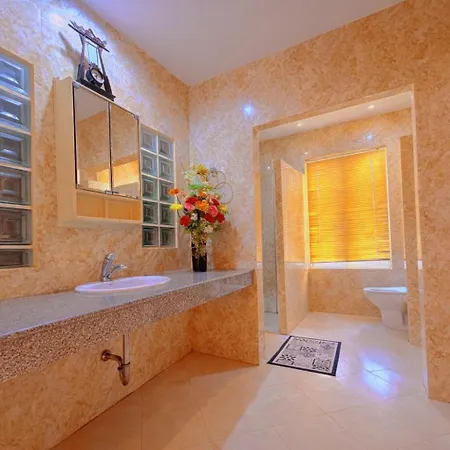 5br Pool Sleeps 10 Villa