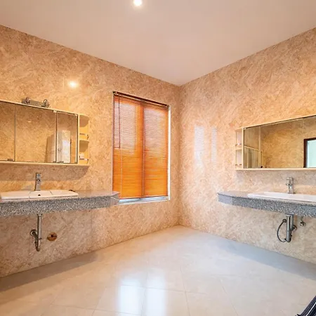 5br Pool Sleeps 10 Villa *