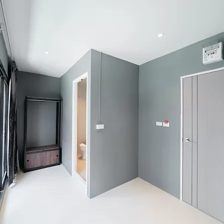 Aparthotel On The Six Pratamnak 3*