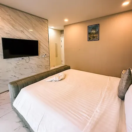 Luxury 6 Bedroom Private Pool In Palm Springs Villa *