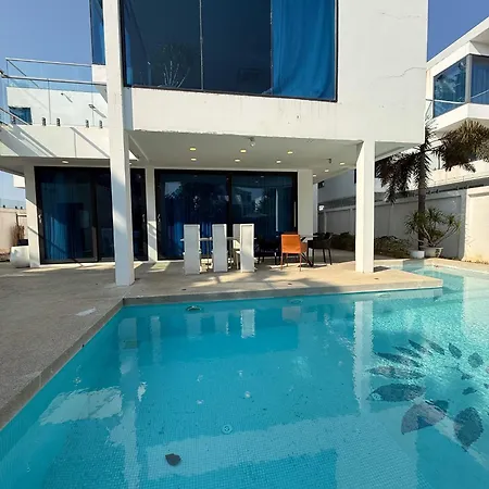 Villa Luxury 6 Bedroom Private Pool In Palm Springs *