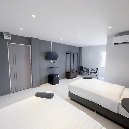 Aparthotel On The Six Pratamnak 3*
