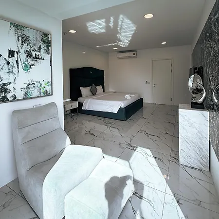 Luxury 6 Bedroom Private Pool In Palm Springs