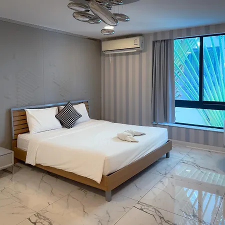 Villa Luxury 6 Bedroom Private Pool In Palm Springs Pattaya