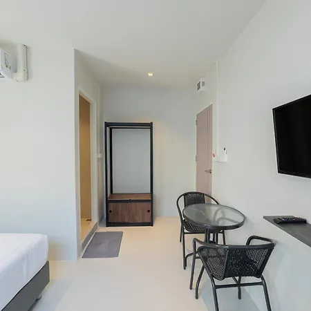 On The Six Pratamnak Aparthotel