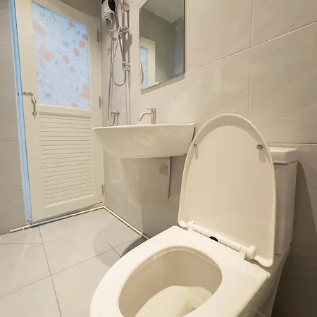 On The Six Pratamnak Aparthotel 3*