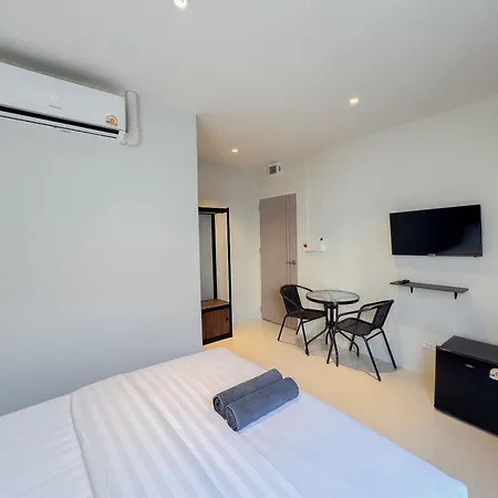 Aparthotel On The Six Pratamnak