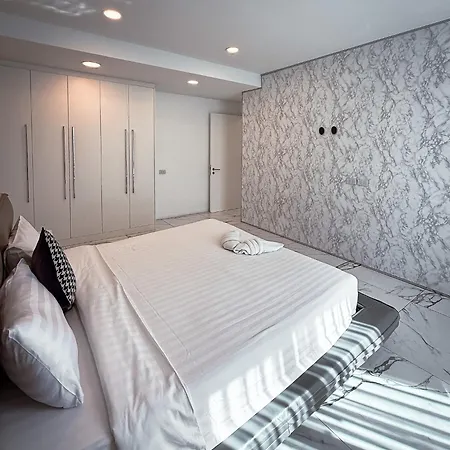 Villa Luxury 6 Bedroom Private Pool In Palm Springs Pattaya