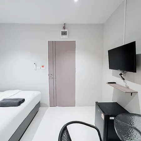 On The Six Pratamnak Aparthotel
