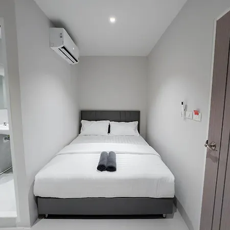 On The Six Pratamnak Aparthotel
