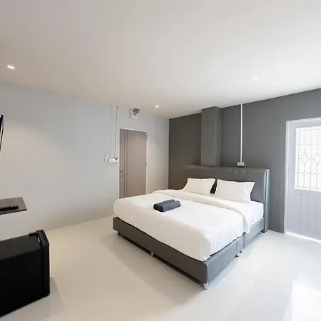 On The Six Pratamnak Aparthotel Pattaya