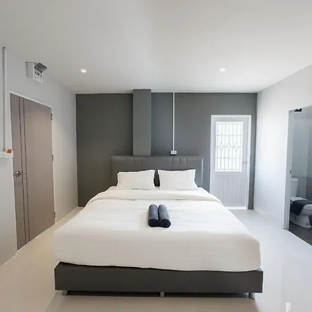 On The Six Pratamnak Aparthotel Pattaya