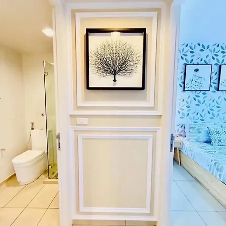 1 Bedroom High Floor Close To Walking Street * Pattaya
