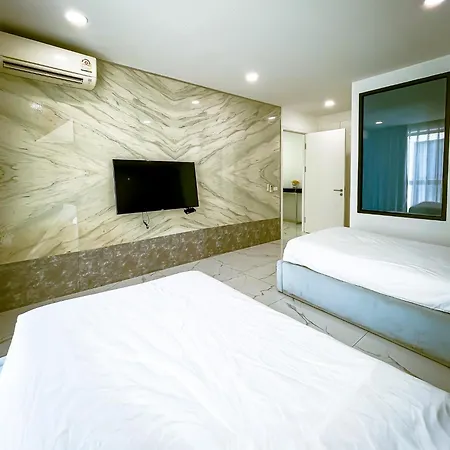 Magnitude 8 Bedroom In Palm Spring