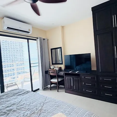 Panoramic Seaview Right In Front Of Jomtien View Talay 5c