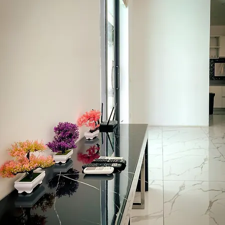 Magnitude 8 Bedroom In Palm Spring