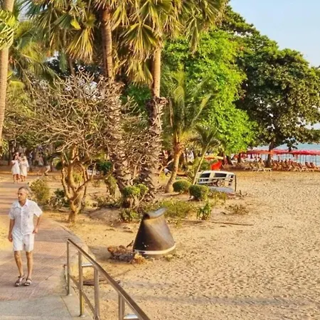 Ideally Located On Jomtien Phratamnak Pattaya