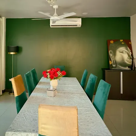 Magnitude 6 Bedroom In Pratumnak Apartment *